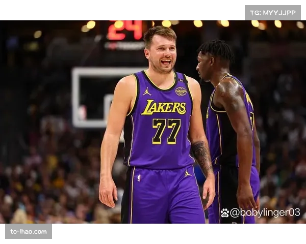 里夫斯关键时刻显身手，湖人险胜独行侠，东契奇赛后称其为“GOAT